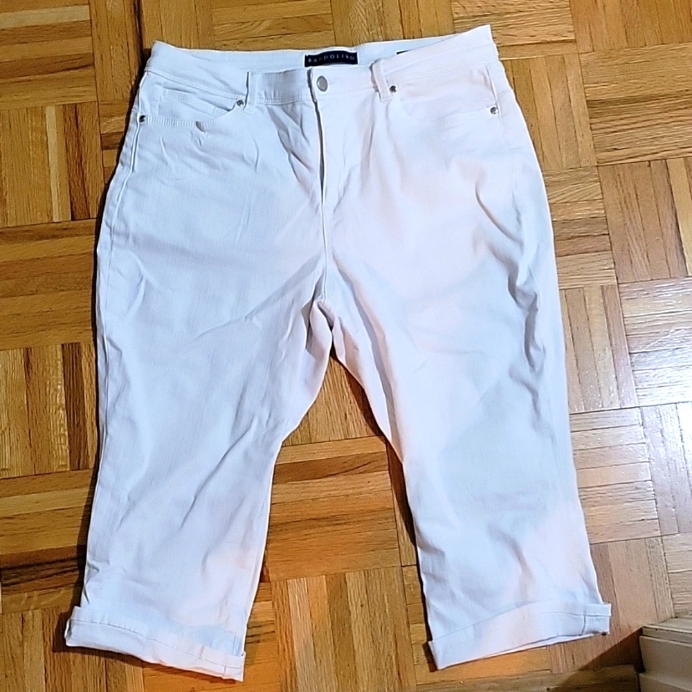 Bandolino white lisbeth skimmer.